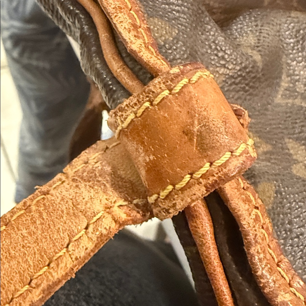 Louis Vuitton Purse - Picture 12 of 13